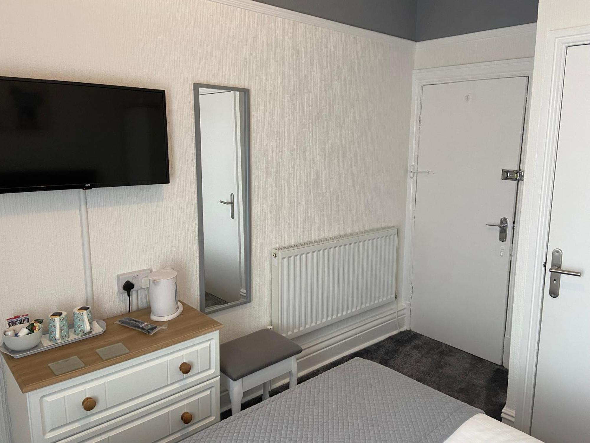 The Beechcliffe Hotel - Over 35'S Only Blackpool Esterno foto